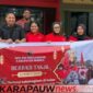 Situasi saat berbagi Takjil kepada masyarakat (Foto: karapauwnews.com)