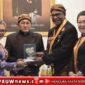 Bupati Mimika Johannes Rettob, S.Sos, M.M dan sang Istri, Suzy Susana Herawaty Rettob, saat menerima gelar kehormatan dari Keraton Kasunanan Surakarta Hadiningrat yang diserahkan oleh Sri Susuhunan Pakubuwana XIV di Sasana Narendra, Keraton Surakarta, Jawa Tengah, Senin (15/6/2026) (karapauwnews.com/Foto: Dokumen Pribadi Johannes Rettob)