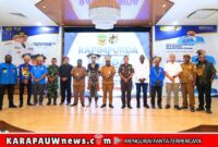 Foto bersama usai pembukaan Rapimpurda dan Musda KNPI Kabupaten Mimika Tahun 2026, Senin (29/6/2026) (karapauwnews.com/Foto: KNPI Mimika) 