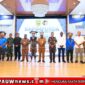 Foto bersama usai pembukaan Rapimpurda dan Musda KNPI Kabupaten Mimika Tahun 2026, Senin (29/6/2026) (karapauwnews.com/Foto: KNPI Mimika) 