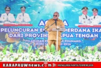 Gubernur Papua Tengah, Meki Fritz Nawipa saat menyampaikan sambutan dalam kegiatan peluncuran ekspor perdana ikan melalui pelabuhan Pomako, Kabupaten Mimika, Selasa (30/6/2026) (karapauwnews.com/Foto: Humas Pemprov Papua Tengah)