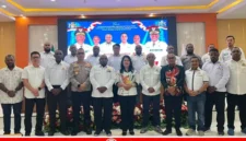 Foto bersama usai pembukaan Mukab KADIN Kabupaten Mimika, yang digelar di ballroom Grand Tembaga Timika, Sabtu (6/6/2026) (karapauwnews.com/Foto: KADIN Mimika)