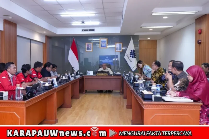 Situasi saat Wamenaker Afriansyah Noor menerima audiensi Konfederasi Serikat Nusantara (KSN) di Jakarta, Kamis (18/6/2026) (karapauwnews.com/Foto: Biro Humas Kemnaker RI)