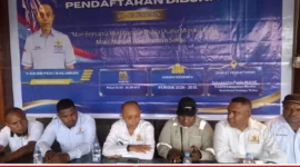 Panitia Pemilihan Ketua Kadin Kabupaten Mimika saat menggelar konferensi pers, di Sekretariat Panitia Mukab Kadin Kabupaten Mimika, di Hotel Grand Tembaga Timika, Kamis (4/6/2026) (karpauwnews.com/Foto: Kadin Kabupaten Mimika)
