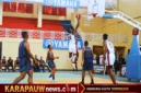 Situasi pertandingan antara Banteng Mimika (kaos Putih) versus Yonif Supiori (kaos Biru) pada Turnamen Tarantula Kings 2026, yang digelar di GOR Petrus Kafiar Biak, Kabupaten Biak Numfor, Sabtu (1/8/2026) (karapauwnews.com/Foto: Official Banteng Mimika)