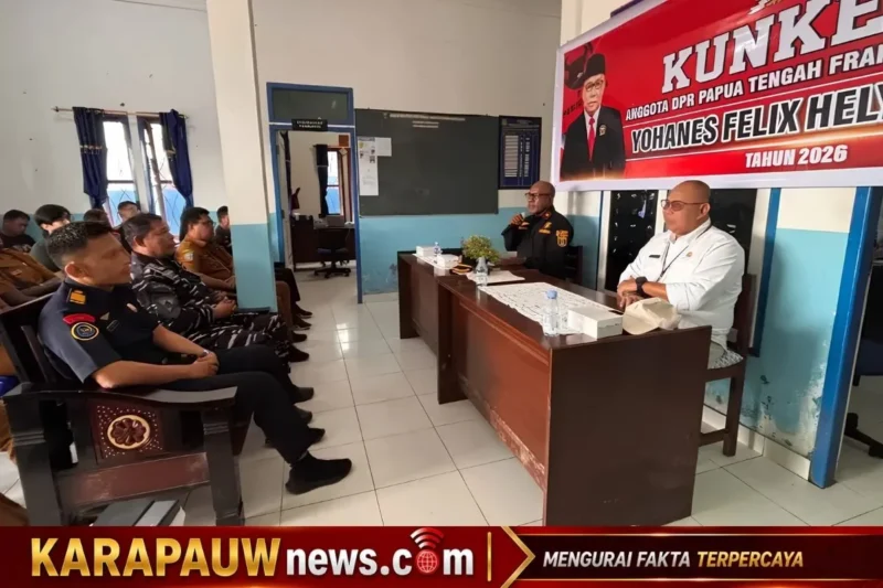 Situasi Kunker Wakil Ketua Komisi III DPR Provinsi (DPRP) Papua Tengah, Yohanes Felix Helyanan di Pelabuhan Pangkalan Pendaratan Ikan Poumako, Distrik Mimika Timur, Kabupaten Mimika, Provinsi Papua, pada Selasa (4/8/2026) (karapauwnews.com/Foto: Husyen AL)