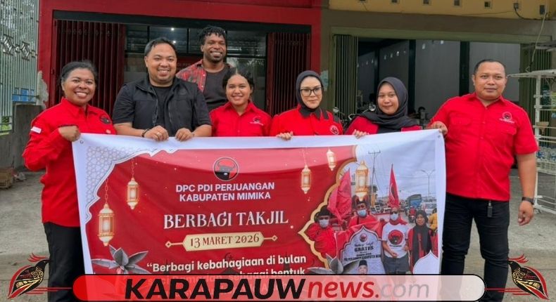 Situasi saat berbagi Takjil kepada masyarakat (Foto: karapauwnews.com)