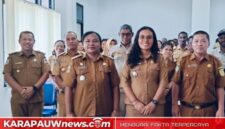 Foto bersama usai Sertijab Kepala Distrik Wania, yang diselenggarakan di aula Kantor Distrik Wania, Senin (16/3/2026) (Foto: karapauwnews.com)