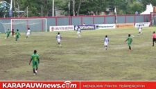 Situasi saat Persido Dogiyai mencetak gol ke-2 di gawang Persemi Mimika pada Liga 4 Papua Tengah Musim 2025-2026, yang digelar di Stadion Imipi Wania, Kabupaten Mimika, Selasa pagi (15/3/2026) (Foto: karapauwnews.com)