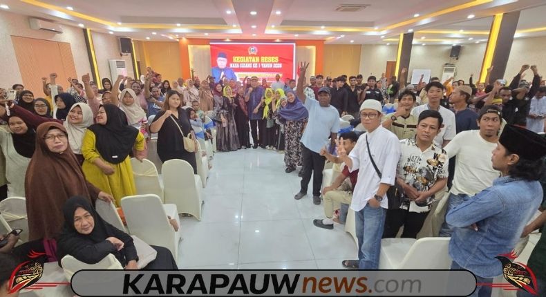 Anggota DPRP Papua Tengah, Yohanes Felix Helyanan,S.E, saat menggelar Reses Tahap I Tahun 2026 di Kelurahan Koperapoka, Distrik Mimika Baru, Kabupaten Mimika, Papua Tengah, Jumat (13/3/2026) (Foto: karapauwnews.com)